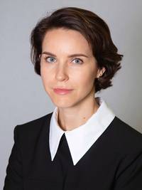 <a href="/about/management/komarova/"><strong>Комарова Анна Юрьевна</strong></a><br />Заместитель генерального директора по правовым вопросам
и имуществу